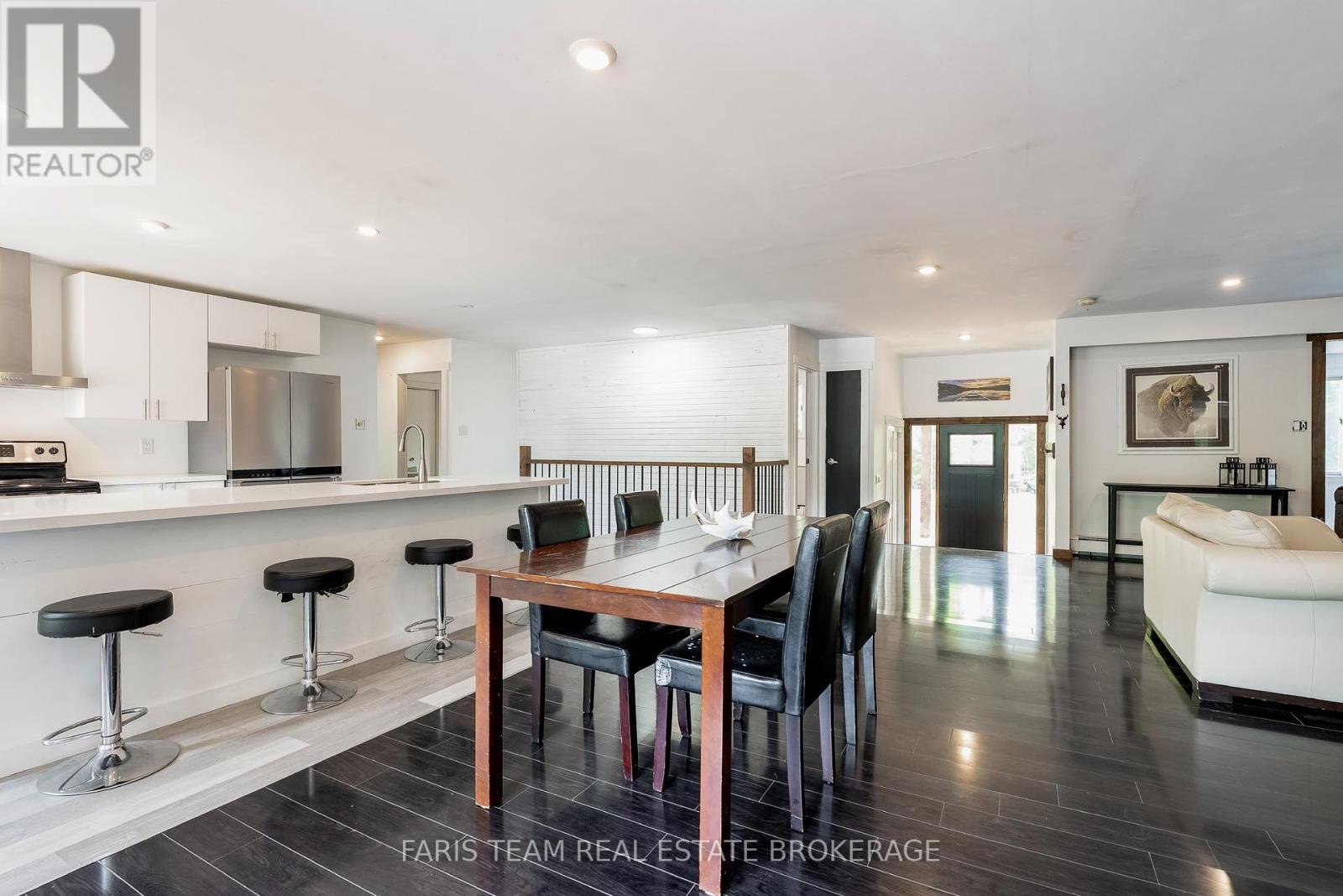 Photo 8 of 256 Knox Road E, Wasaga Beach ON