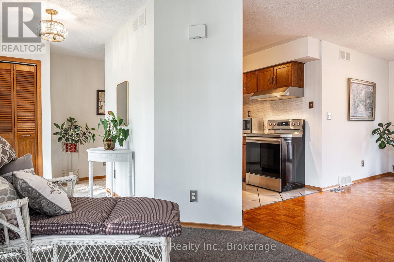 Photo 10 of 31 Cobourg Street, West Perth ON