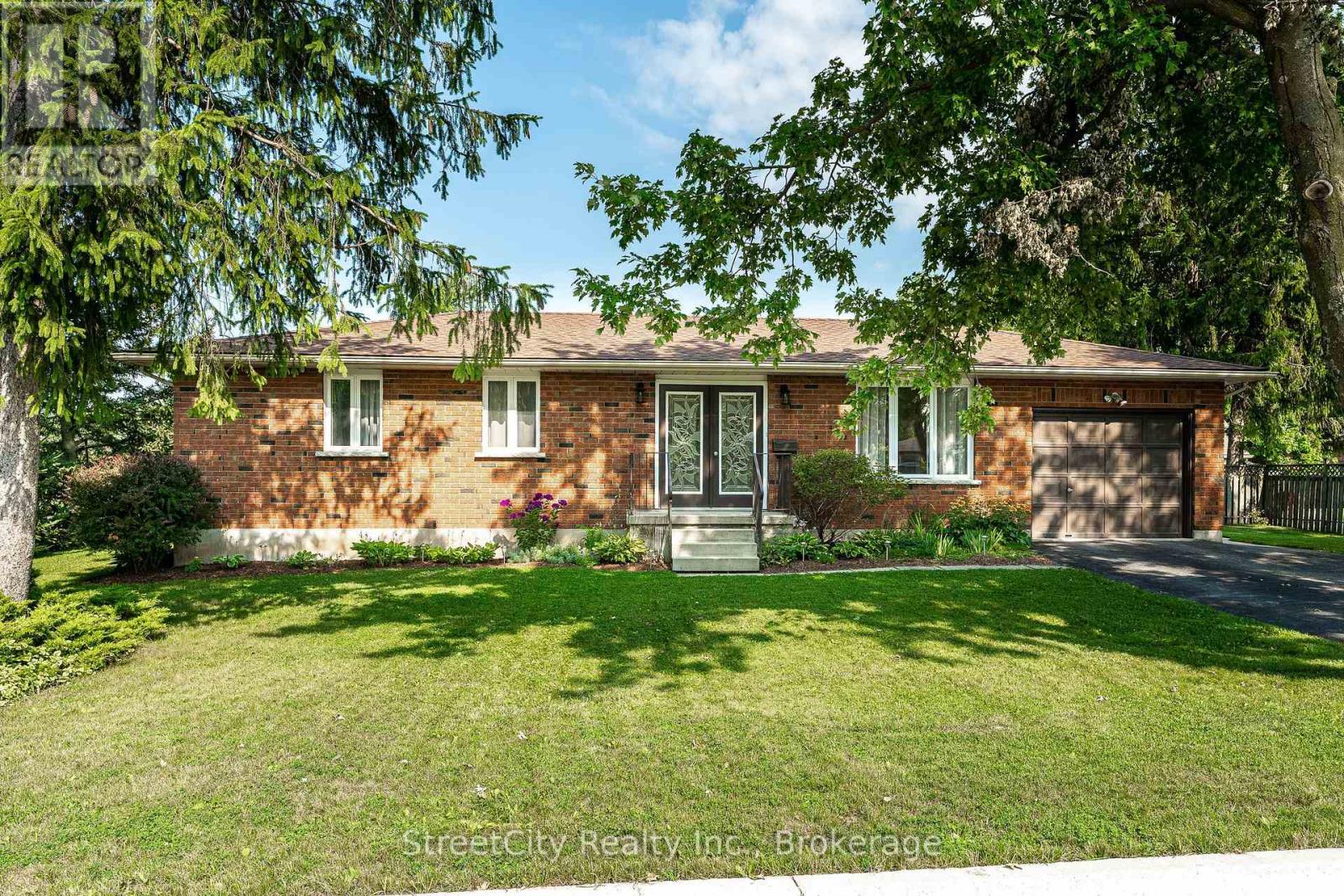 Photo 2 of 31 Cobourg Street, West Perth ON