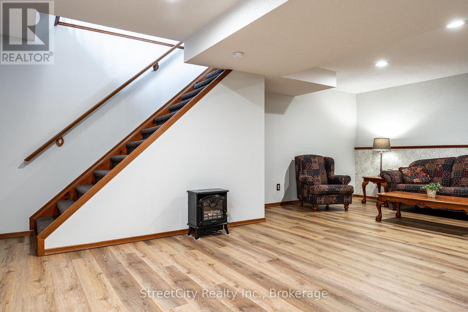 Photo 28 of 31 Cobourg Street, West Perth ON