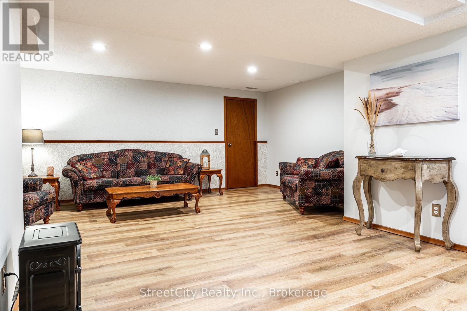 Photo 30 of 31 Cobourg Street, West Perth ON