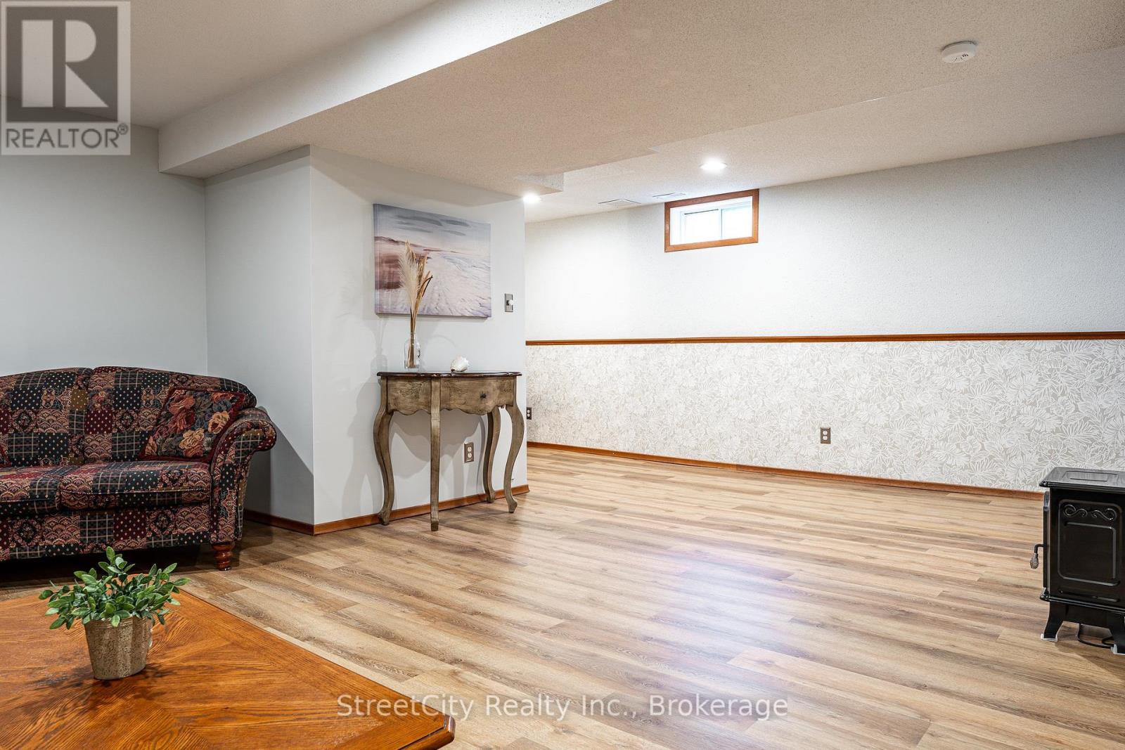 Photo 32 of 31 Cobourg Street, West Perth ON