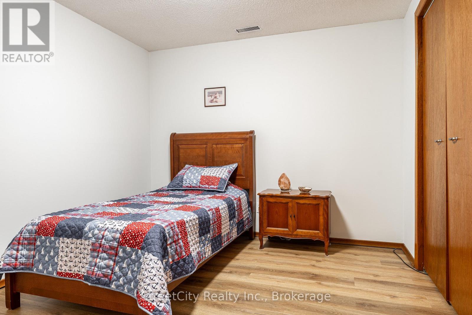 Photo 33 of 31 Cobourg Street, West Perth ON