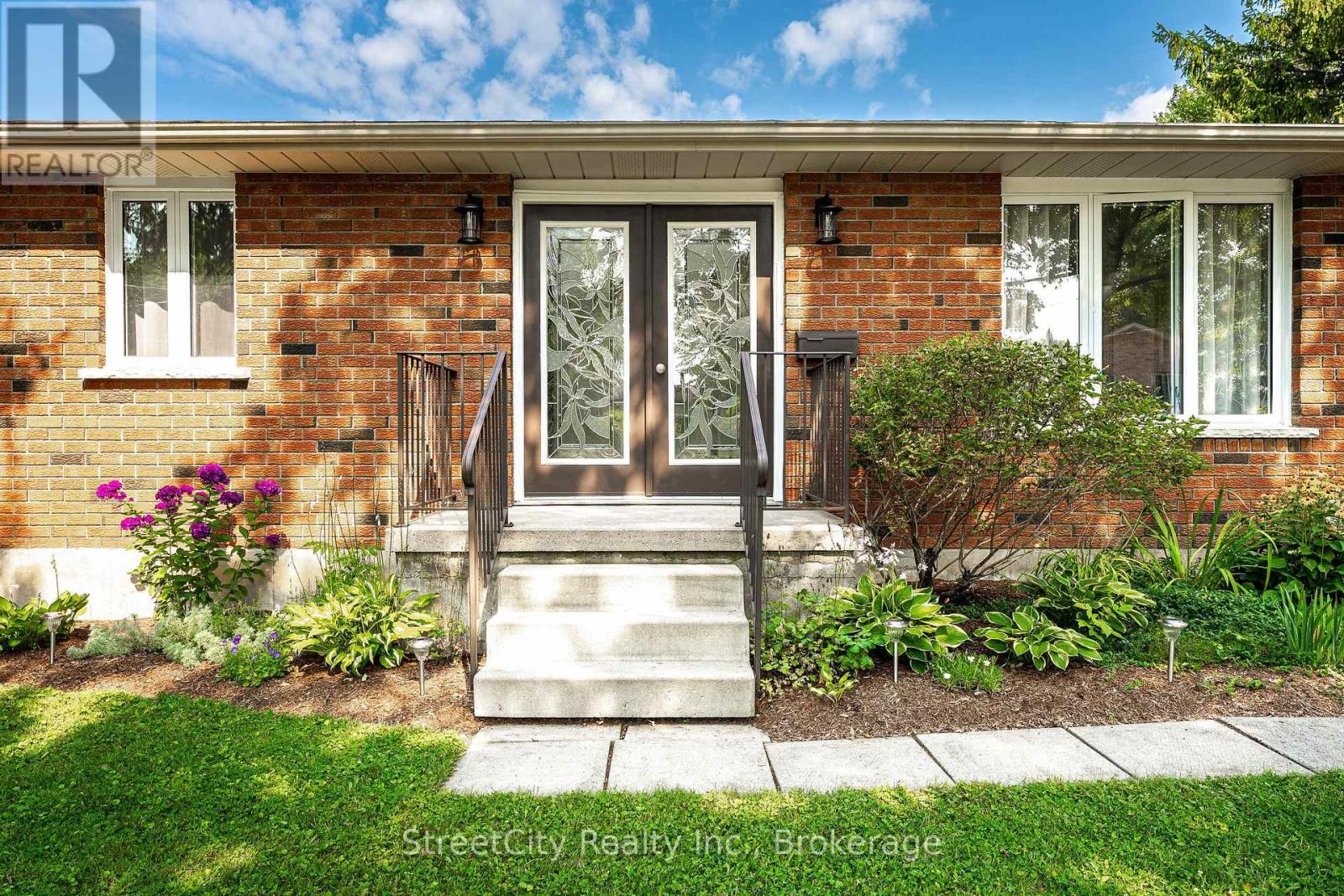 Photo 4 of 31 Cobourg Street, West Perth ON