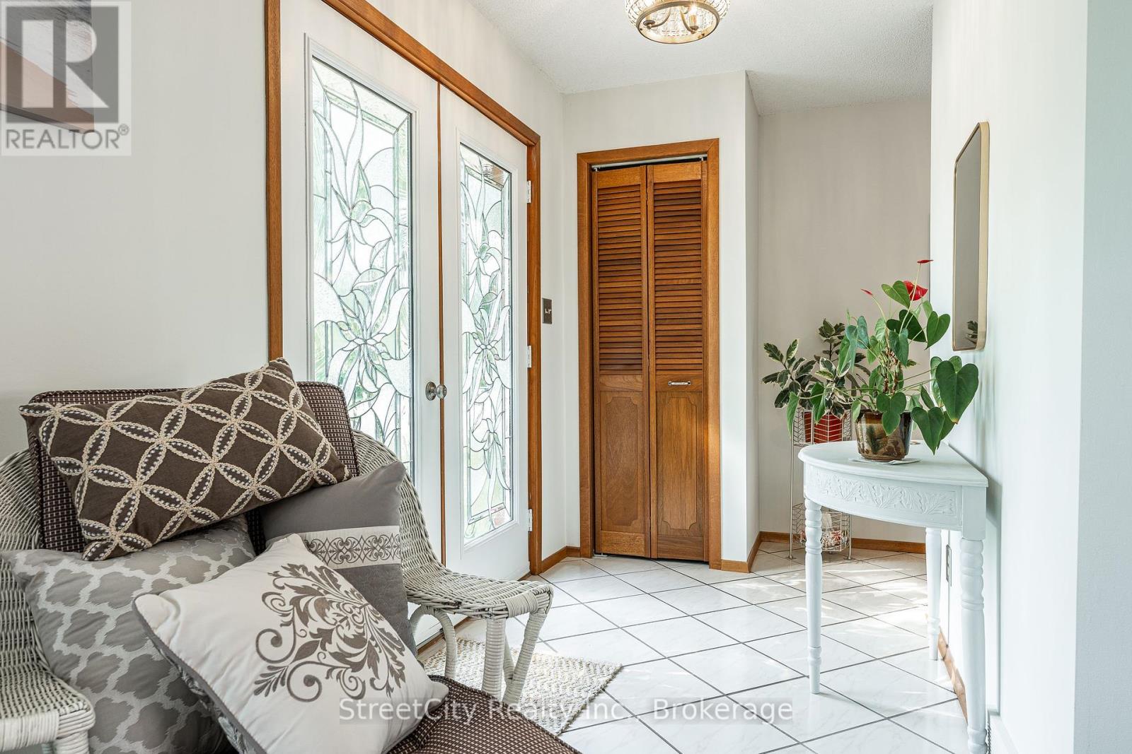 Photo 5 of 31 Cobourg Street, West Perth ON
