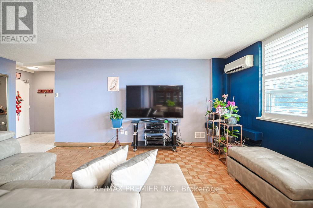 Photo 8 of 511 3460 Keele Street W, Toronto ON