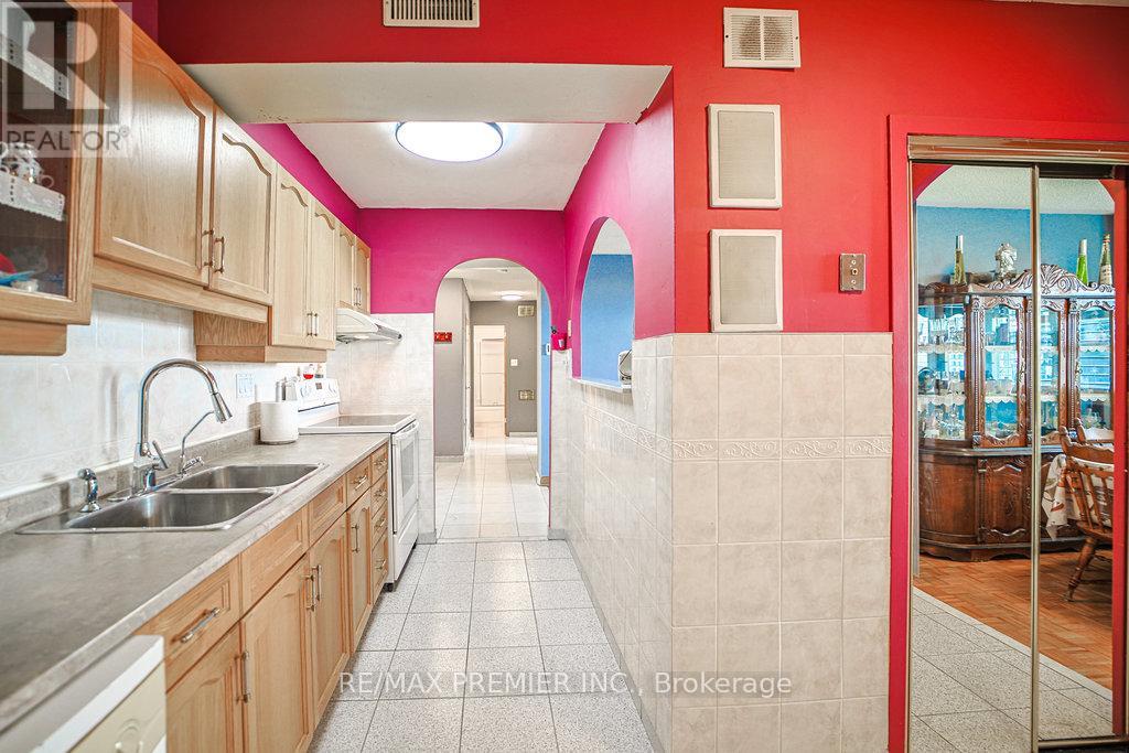 Photo 23 of 511 3460 Keele Street W, Toronto ON