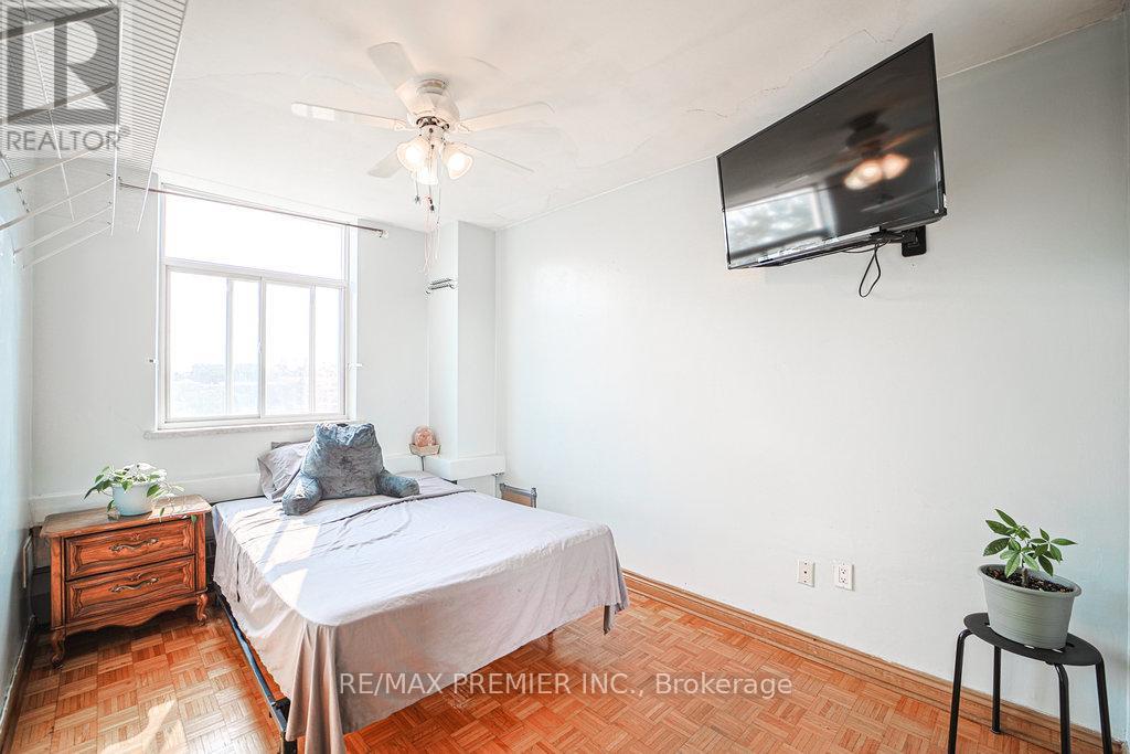 Photo 3 of 511 3460 Keele Street W, Toronto ON