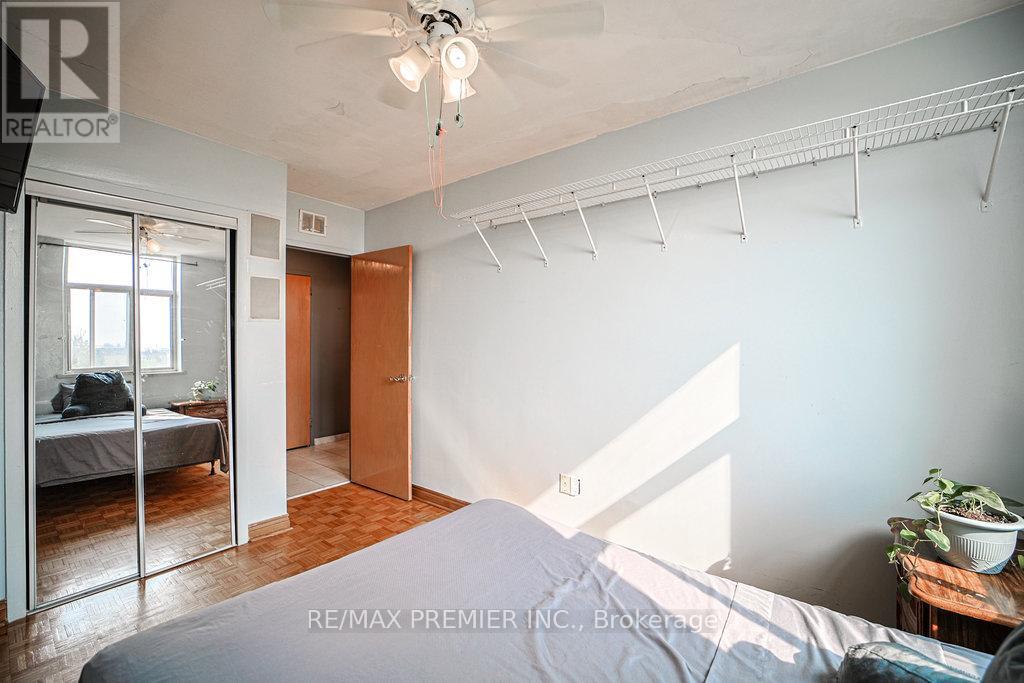 Photo 6 of 511 3460 Keele Street W, Toronto ON