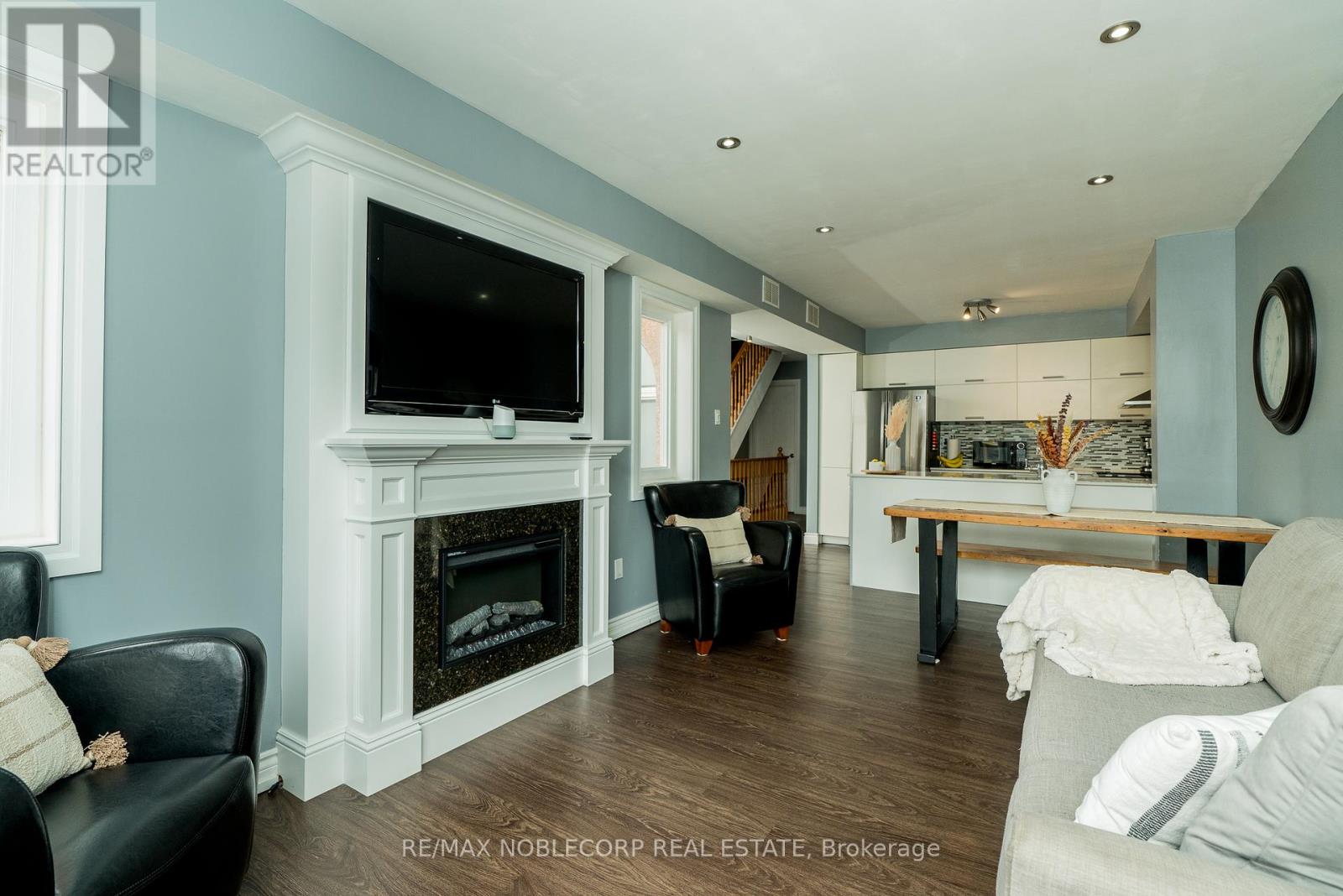 Photo 11 of 100 107 Bristol Road E, Mississauga ON