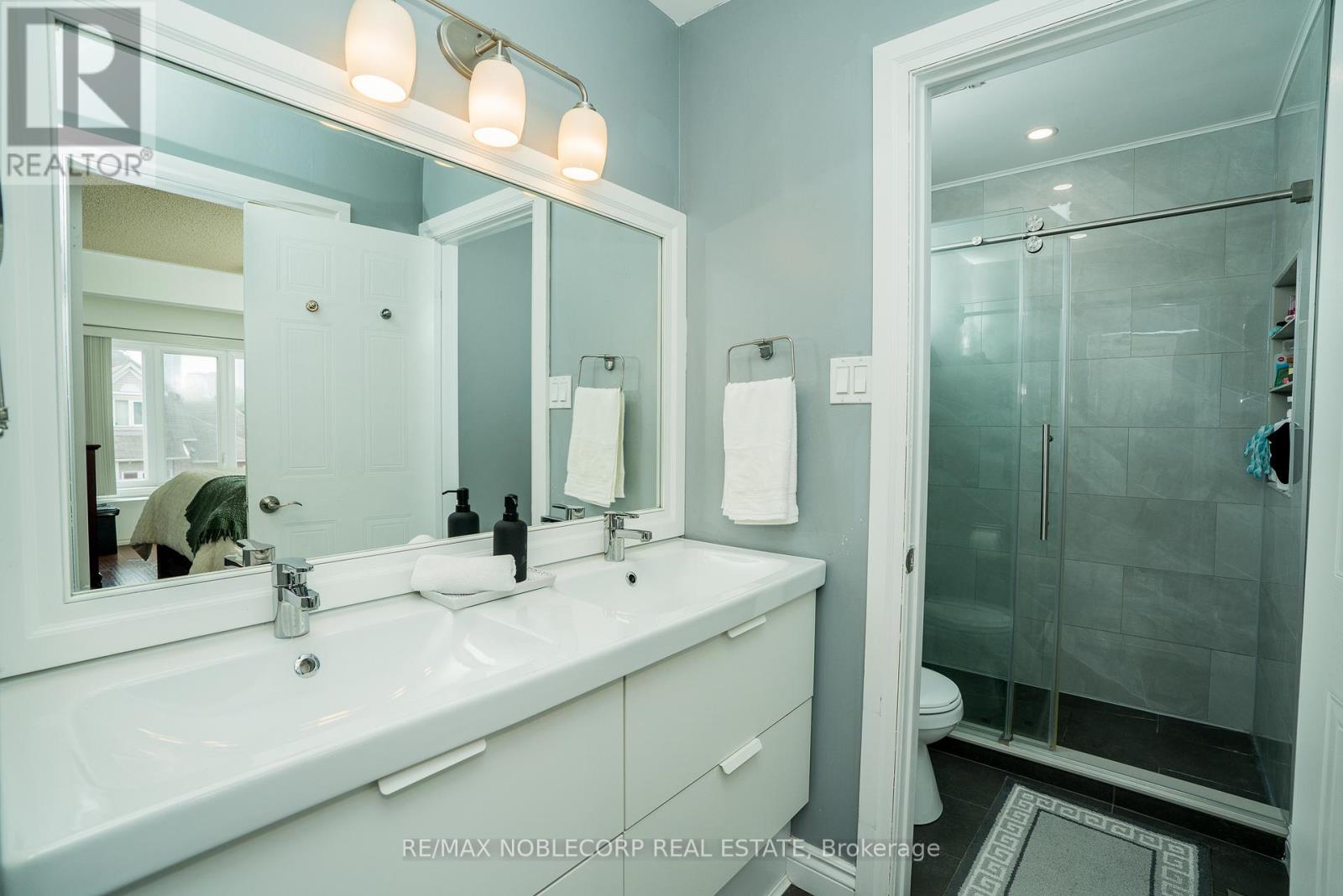 Photo 16 of 100 107 Bristol Road E, Mississauga ON