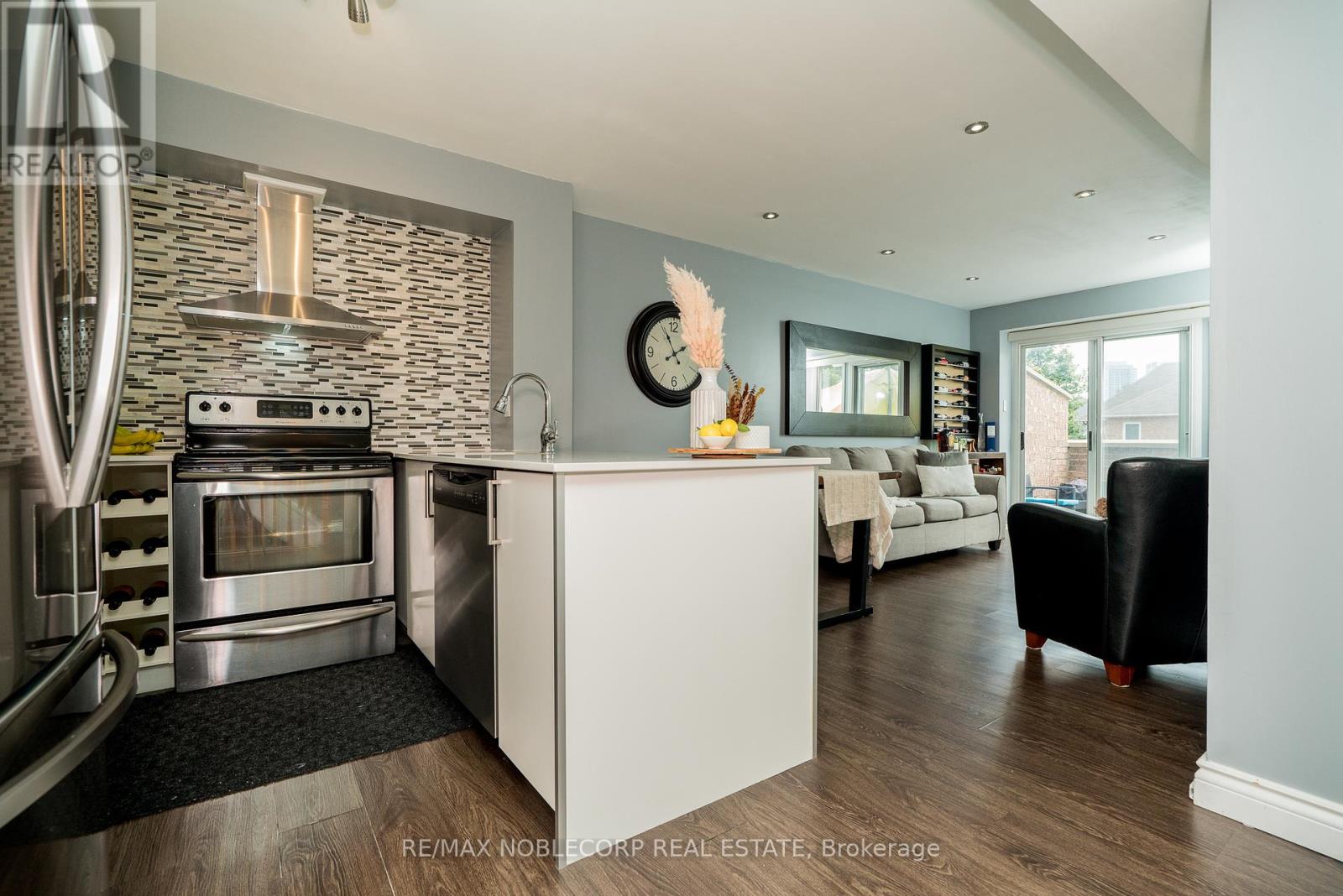 Photo 6 of 100 107 Bristol Road E, Mississauga ON