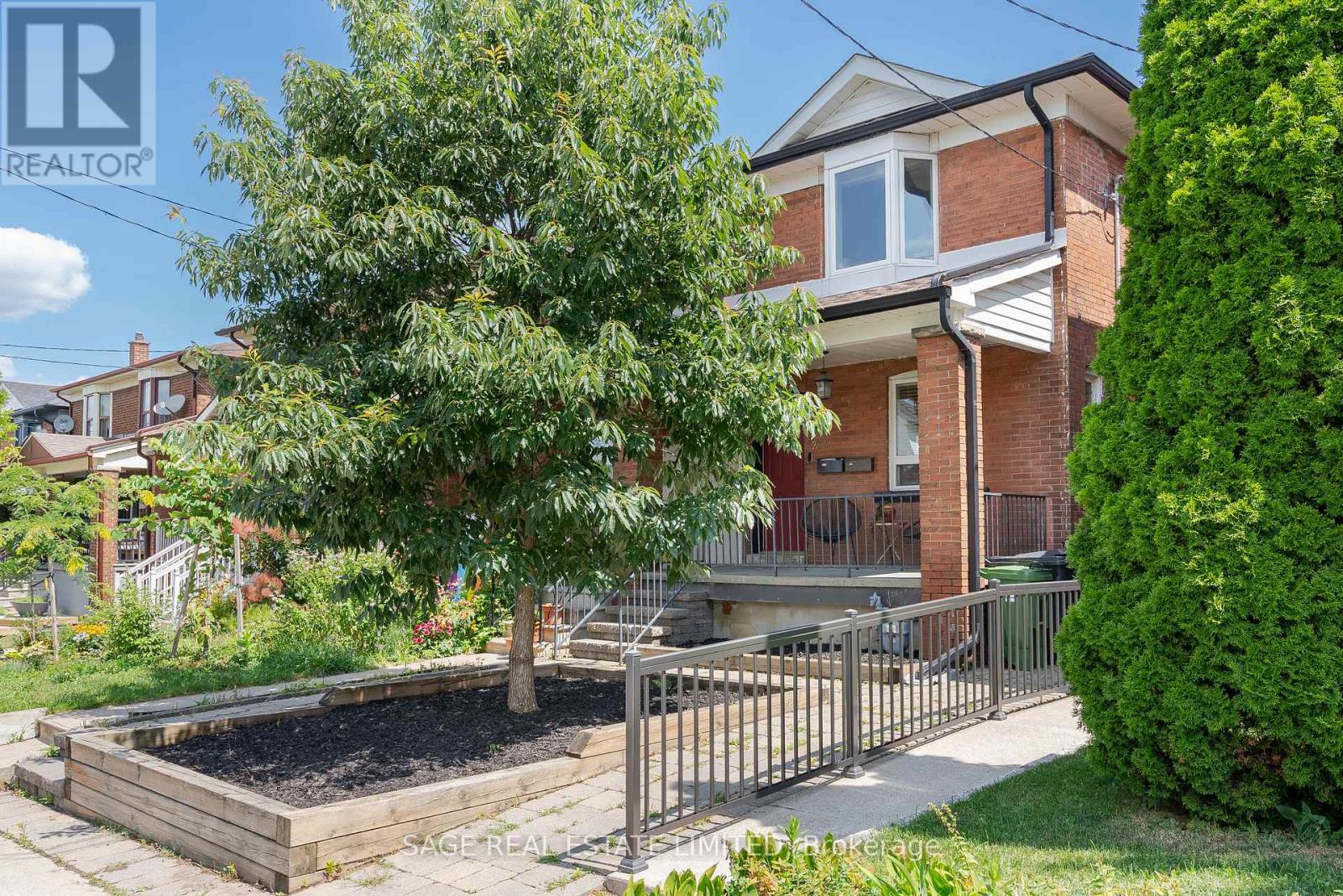 Photo 3 of 253 Mcroberts Avenue, Toronto ON