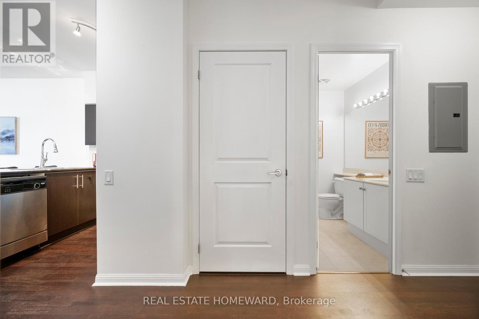 Photo 8 of 2107 15 Windermere Avenue, Toronto ON