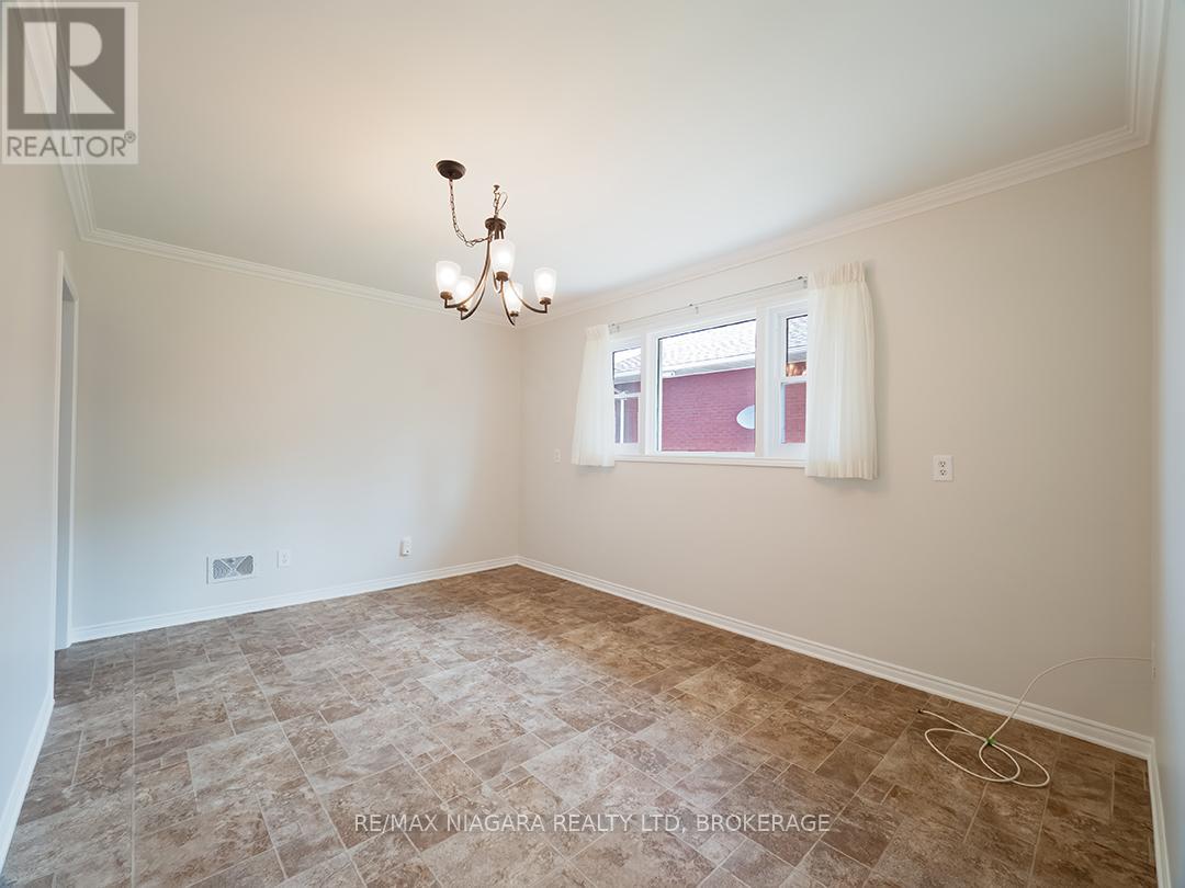 Photo 10 of 22 South Crescent, Port Colborne ON
