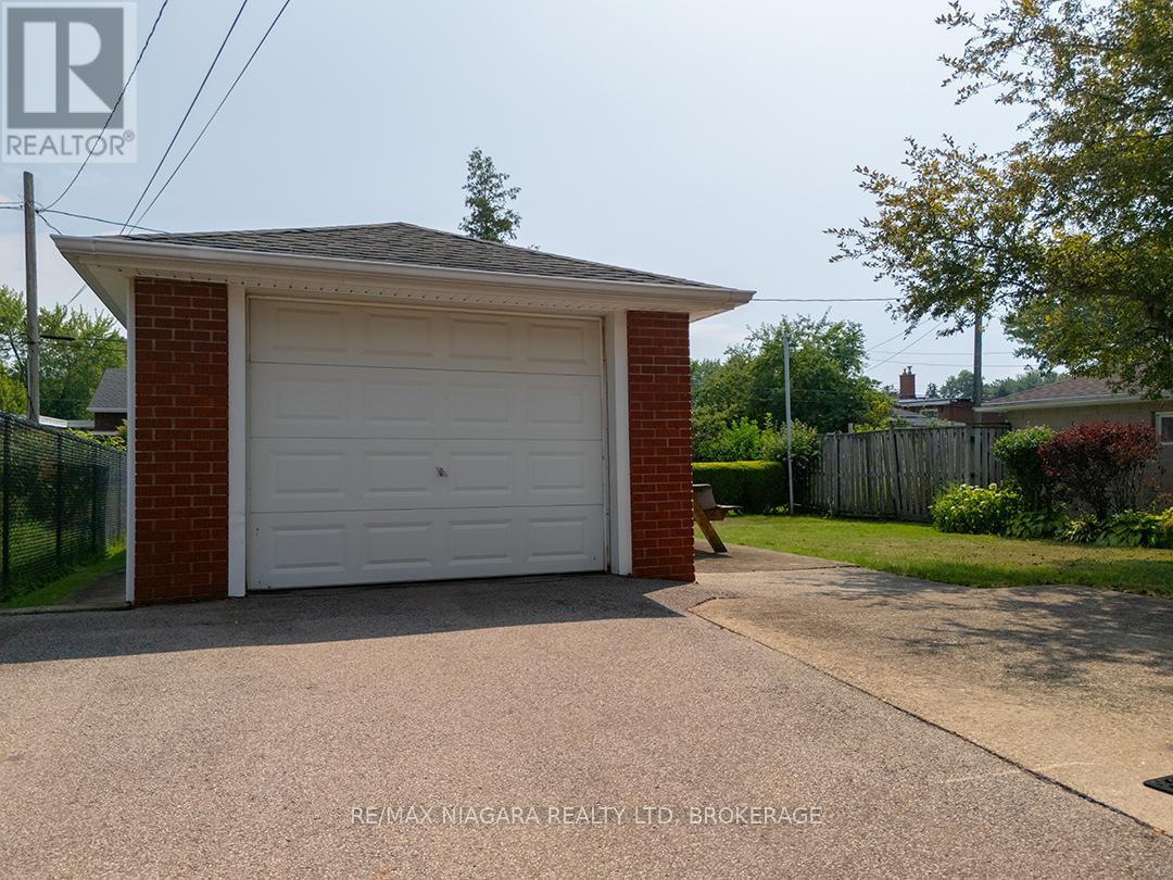 Photo 35 of 22 South Crescent, Port Colborne ON
