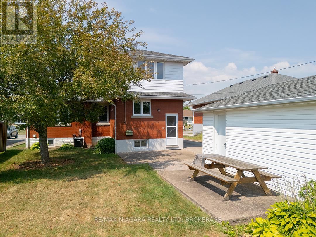 Photo 33 of 22 South Crescent, Port Colborne ON