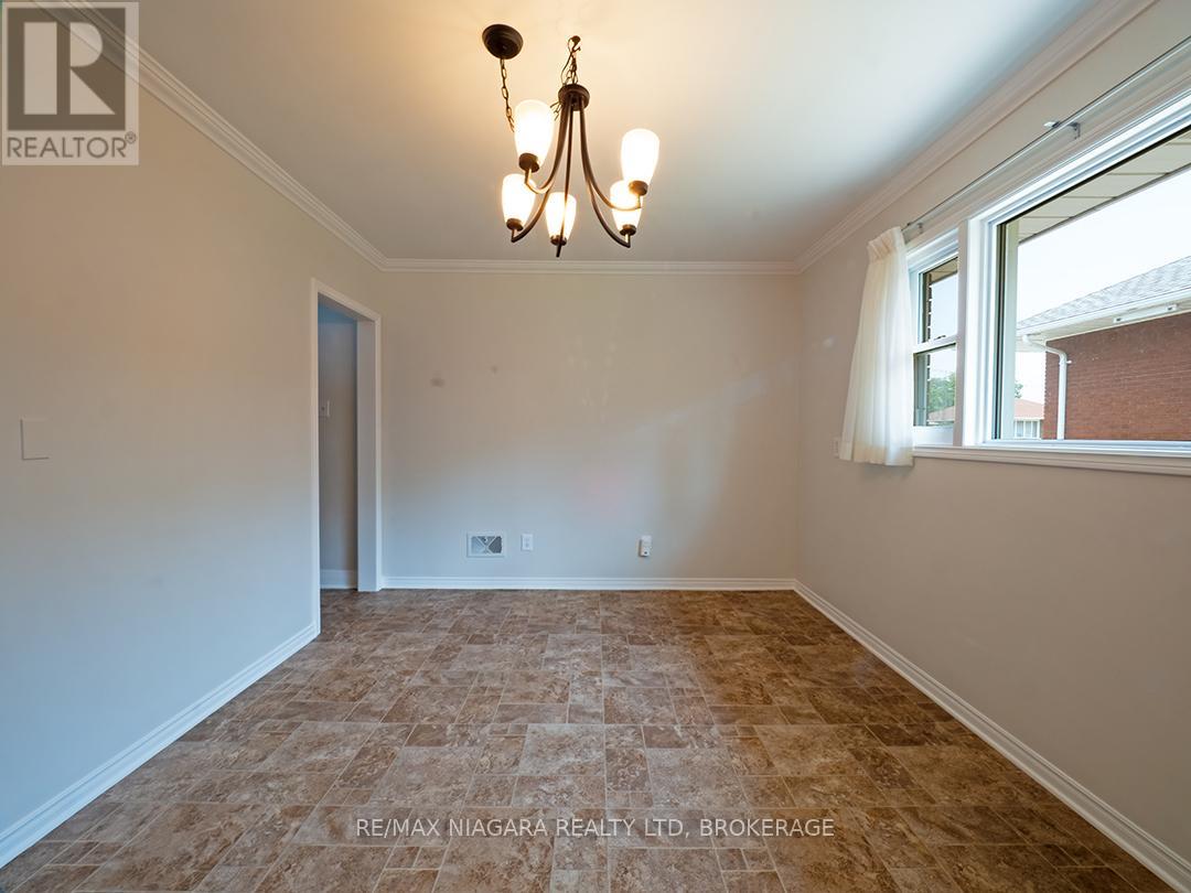 Photo 11 of 22 South Crescent, Port Colborne ON