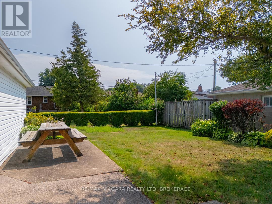 Photo 34 of 22 South Crescent, Port Colborne ON