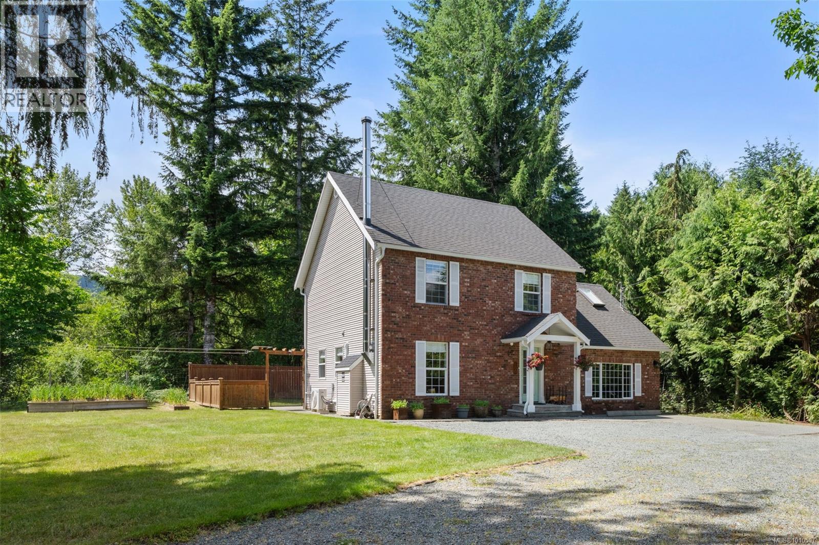 100 Comiaken Ave, Lake Cowichan