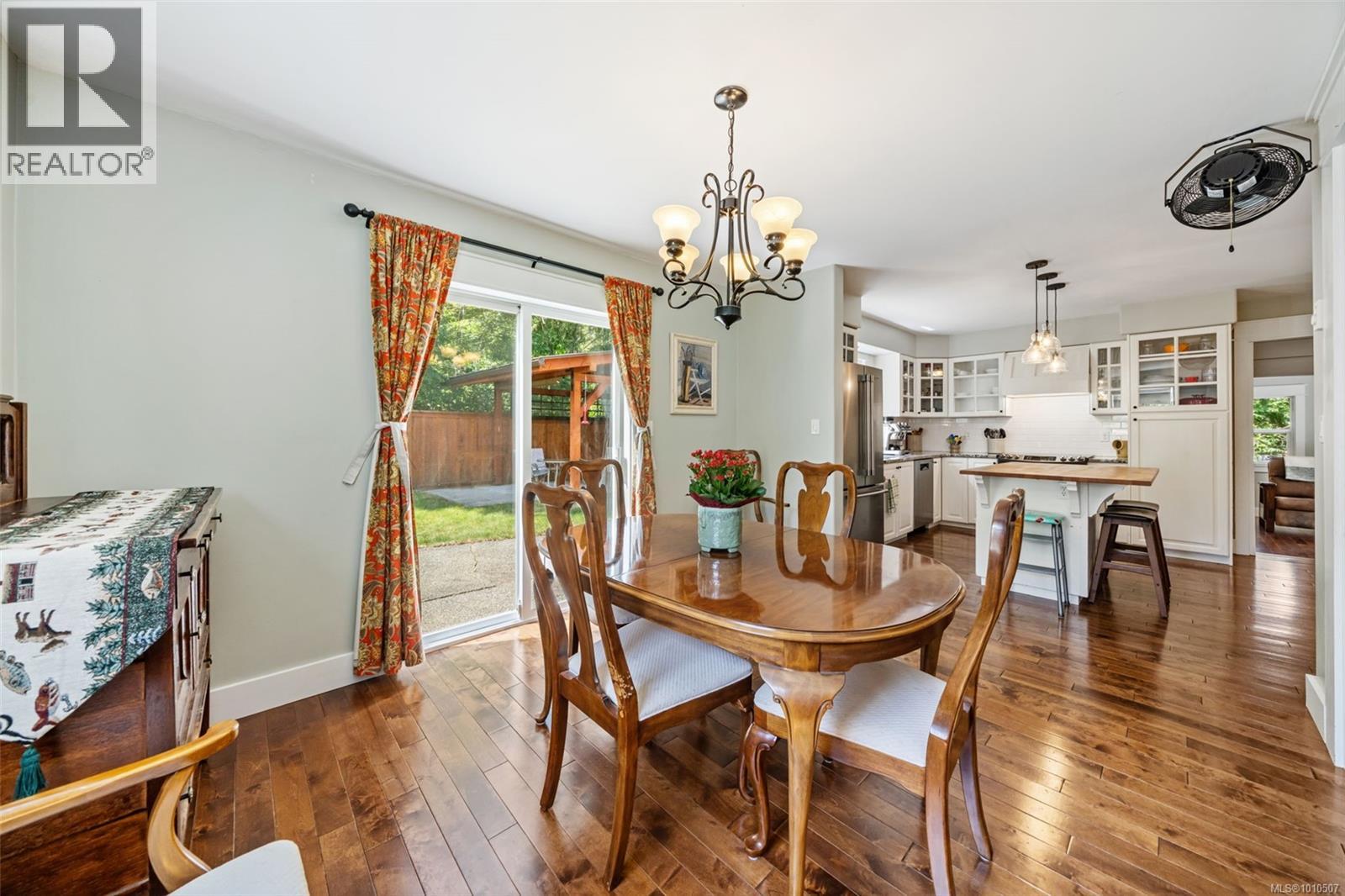 100 Comiaken Ave, Lake Cowichan