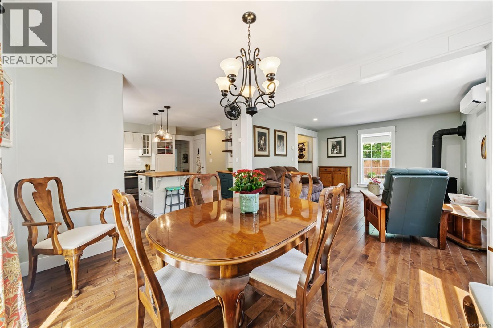 100 Comiaken Ave, Lake Cowichan