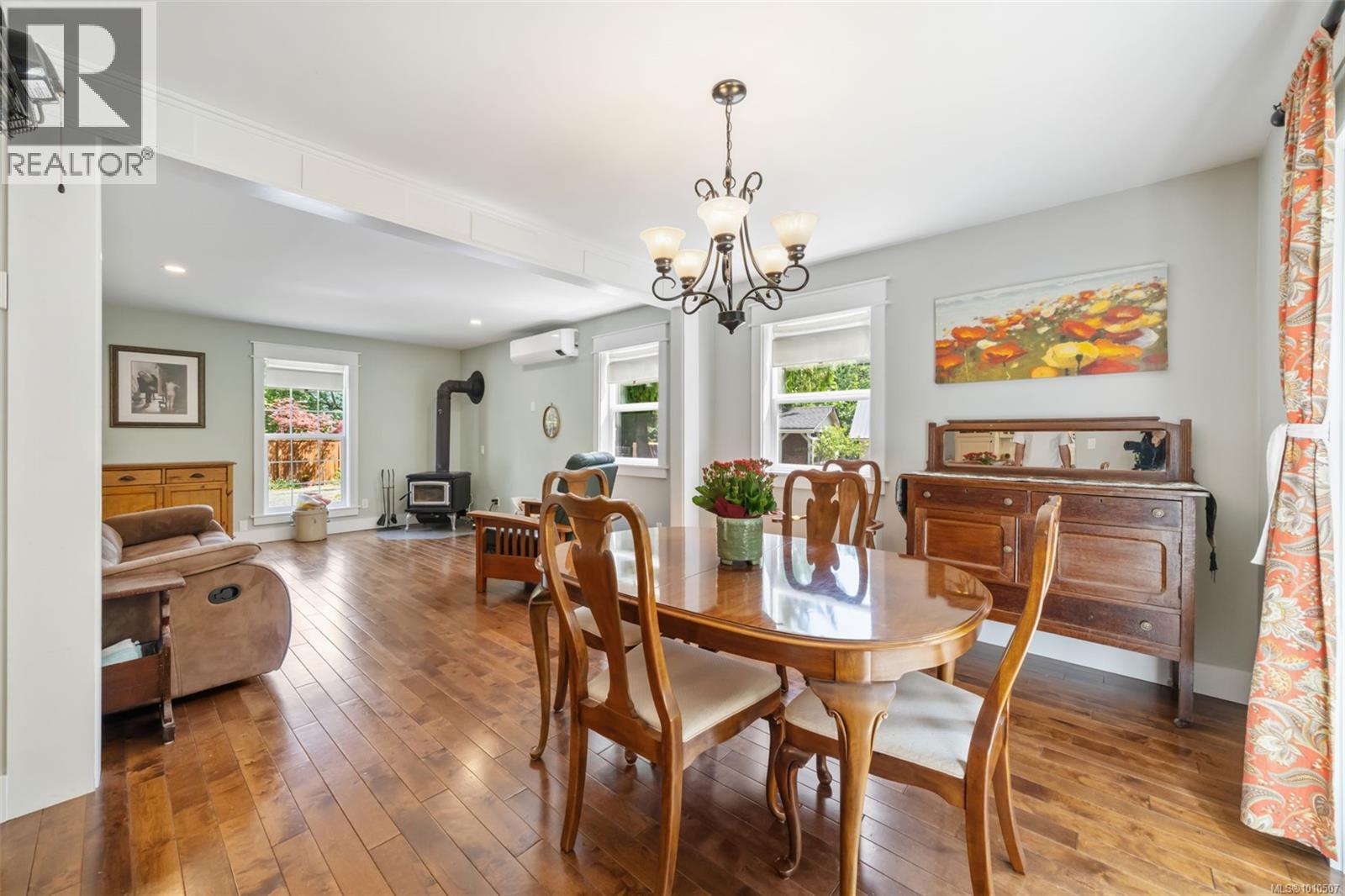 100 Comiaken Ave, Lake Cowichan