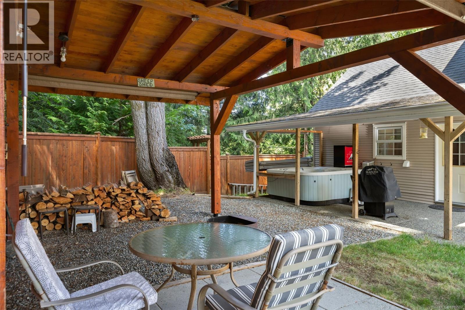 100 Comiaken Ave, Lake Cowichan