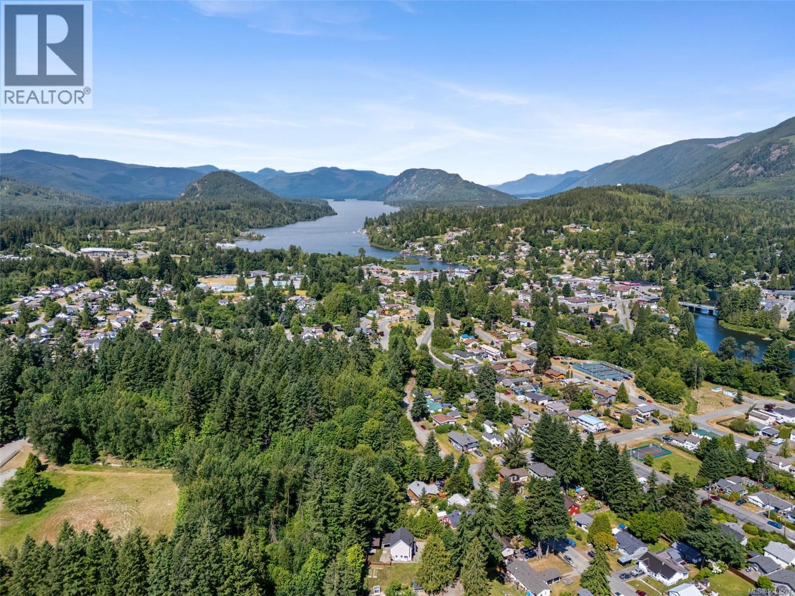100 Comiaken Ave, Lake Cowichan