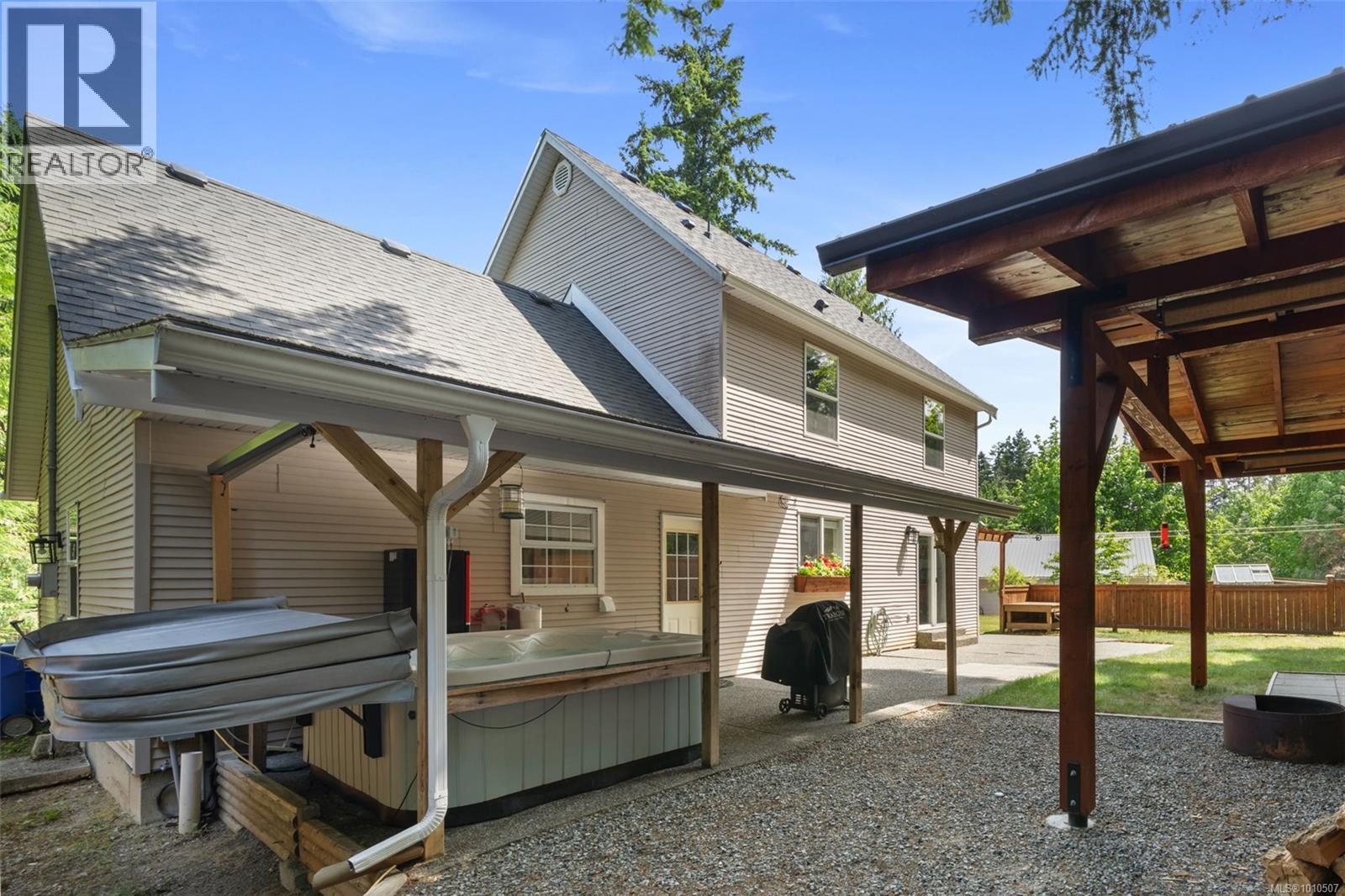 100 Comiaken Ave, Lake Cowichan