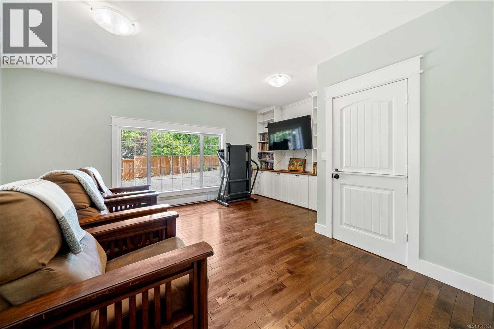 100 Comiaken Ave, Lake Cowichan