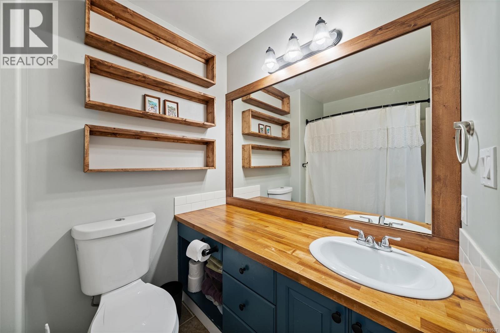 100 Comiaken Ave, Lake Cowichan