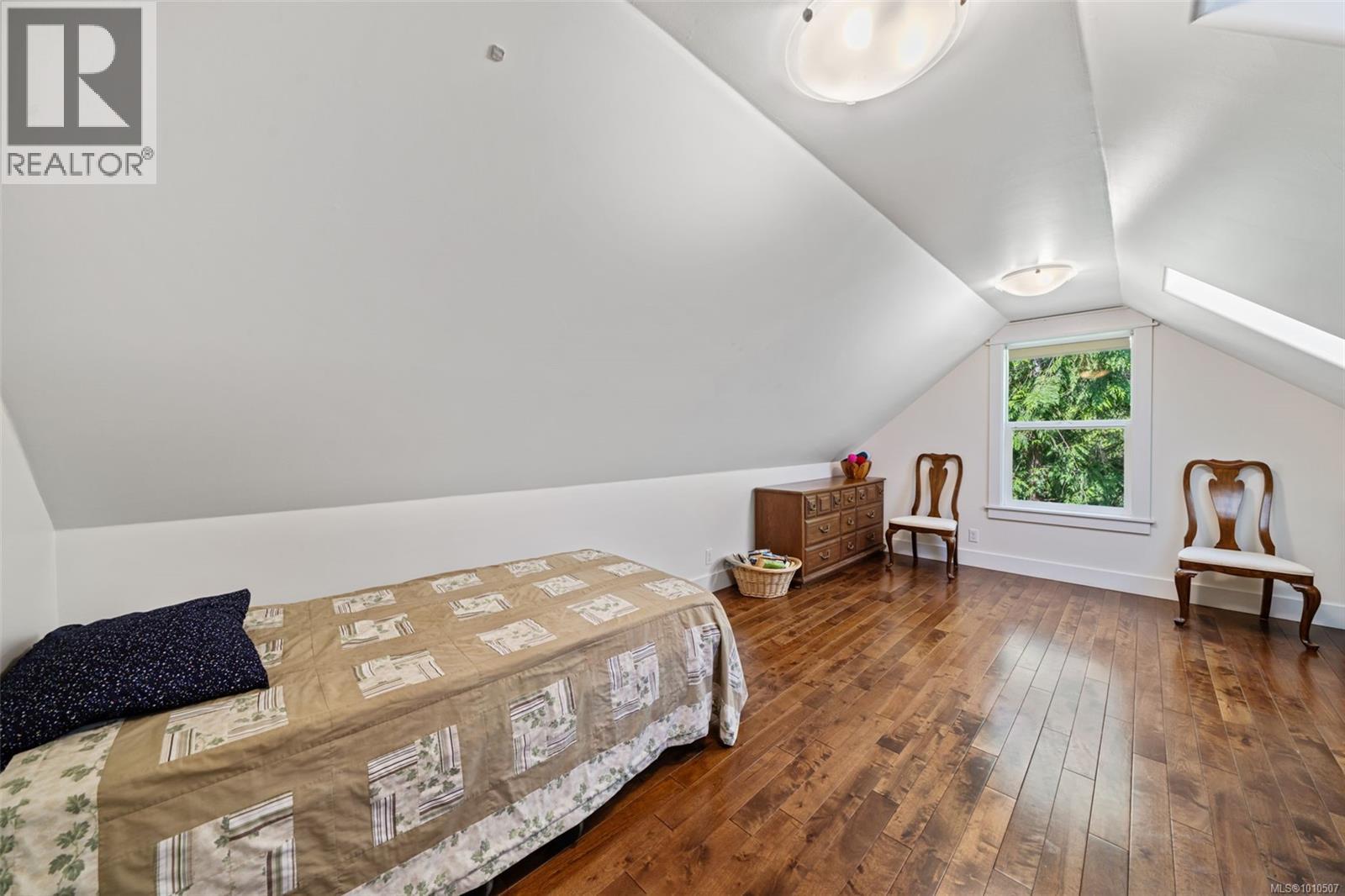 100 Comiaken Ave, Lake Cowichan
