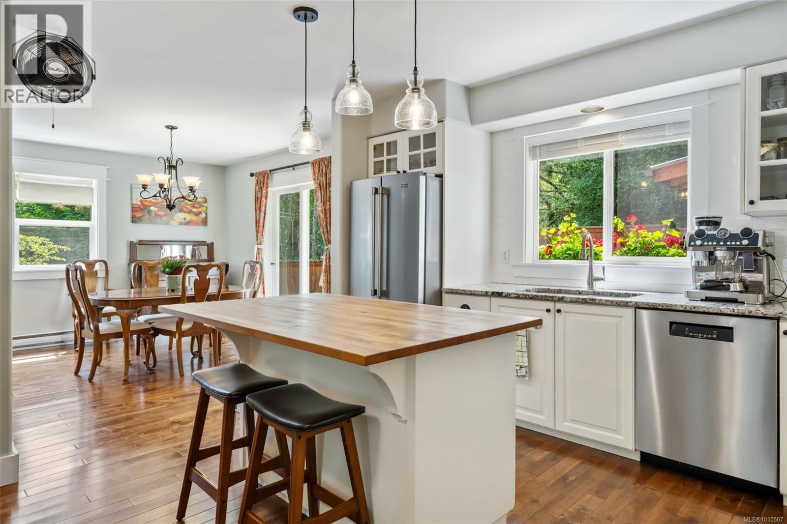100 Comiaken Ave, Lake Cowichan