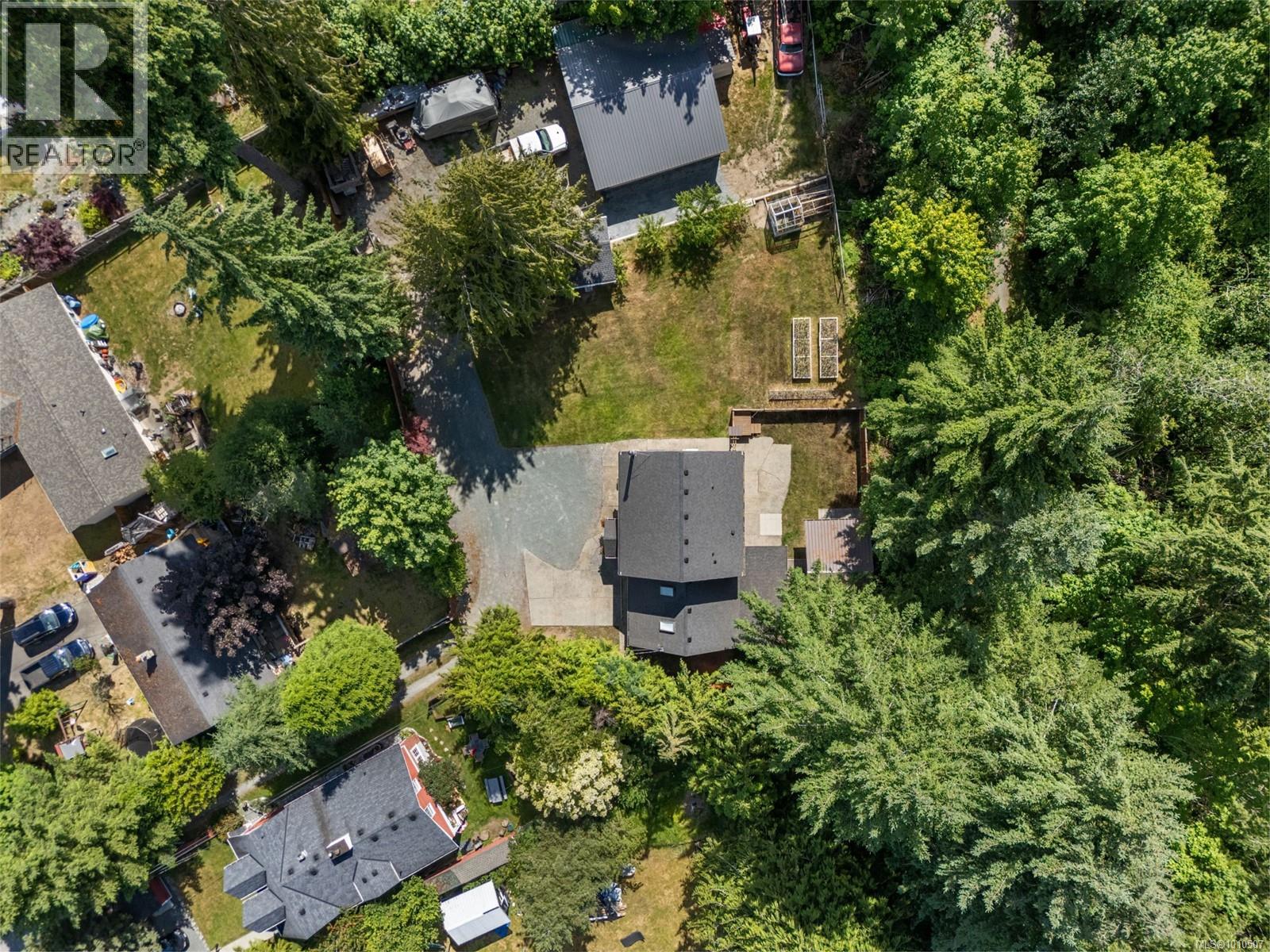 100 Comiaken Ave, Lake Cowichan