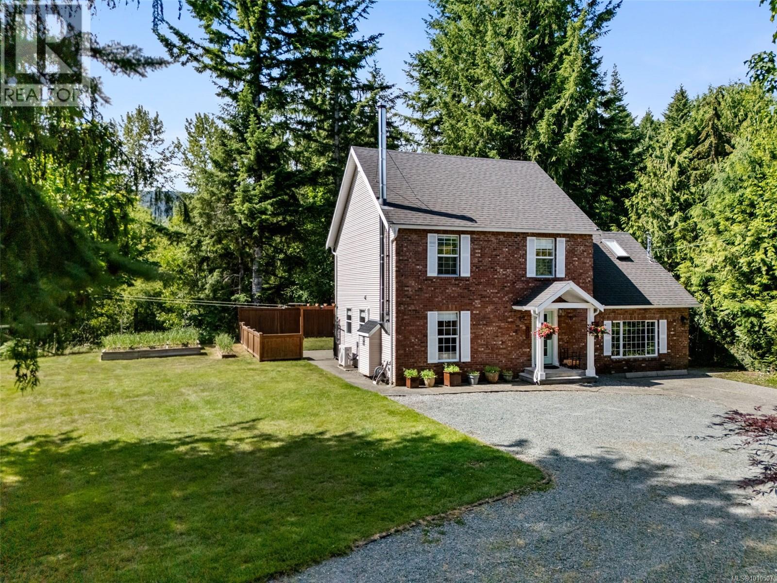 100 Comiaken Ave, Lake Cowichan