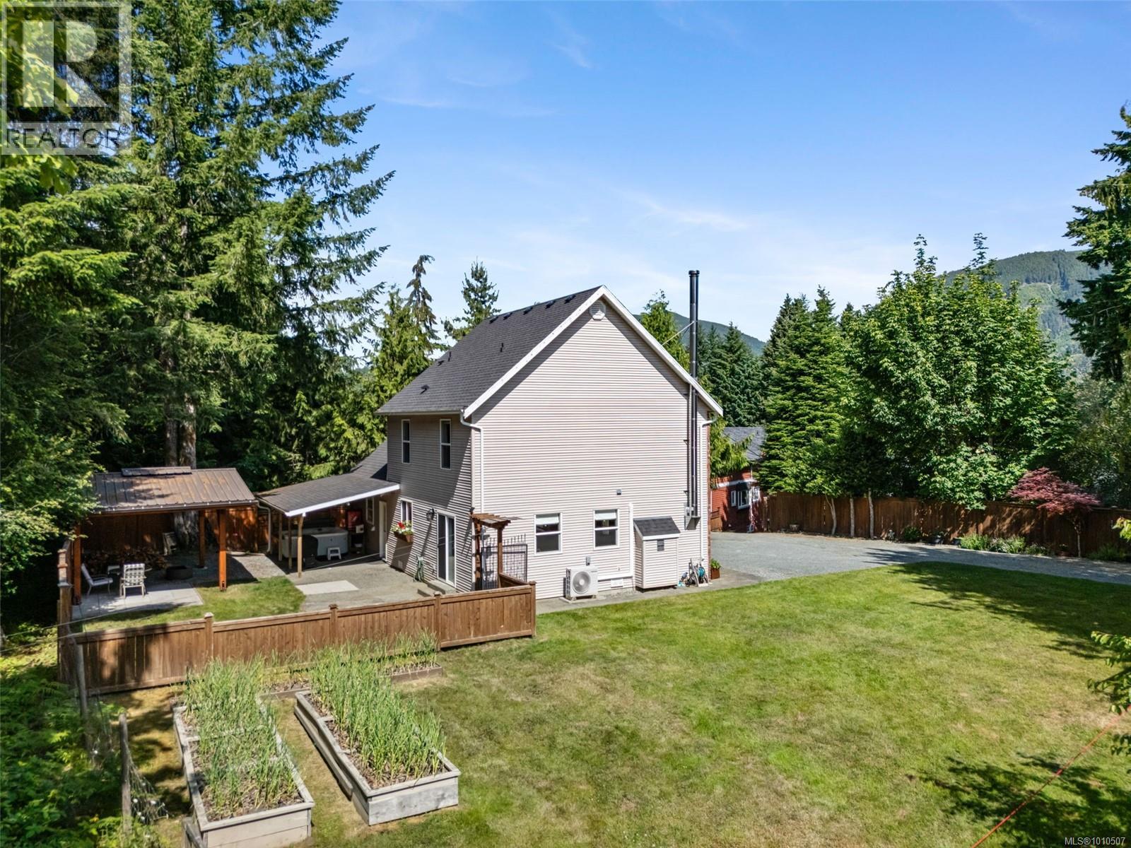 100 Comiaken Ave, Lake Cowichan