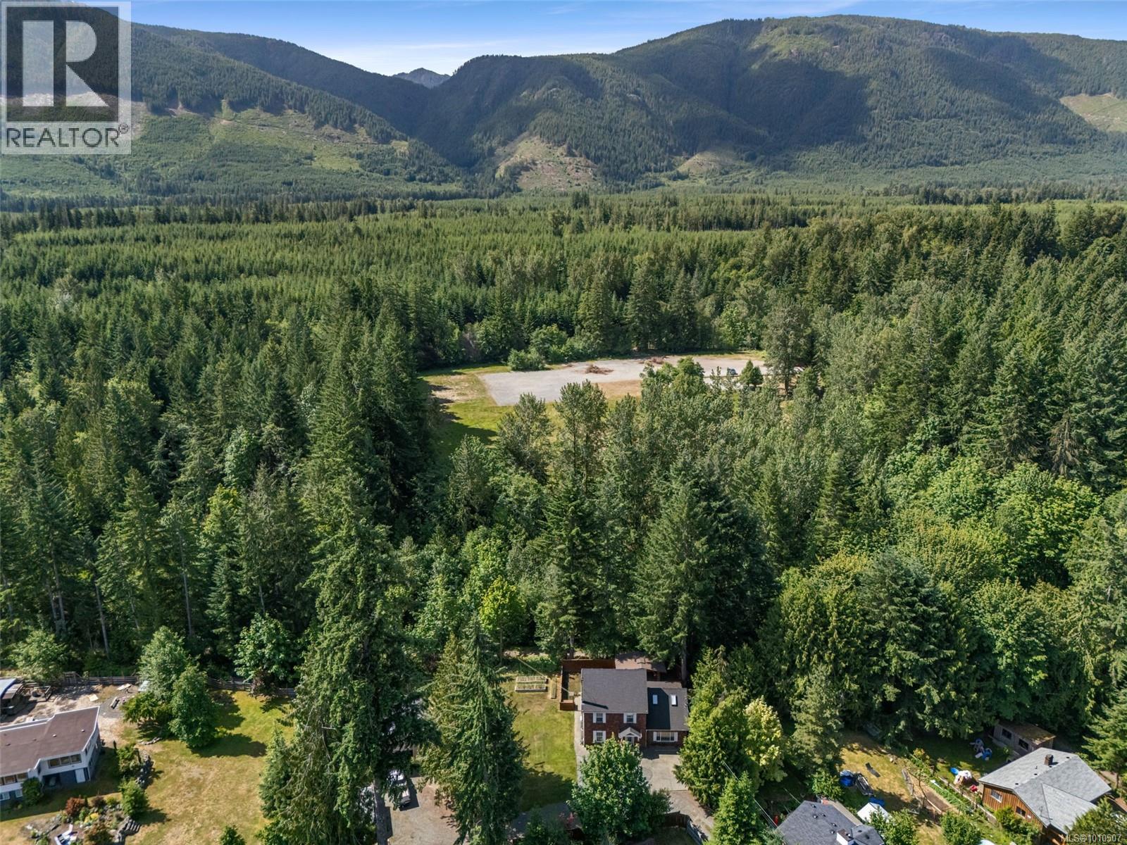 100 Comiaken Ave, Lake Cowichan