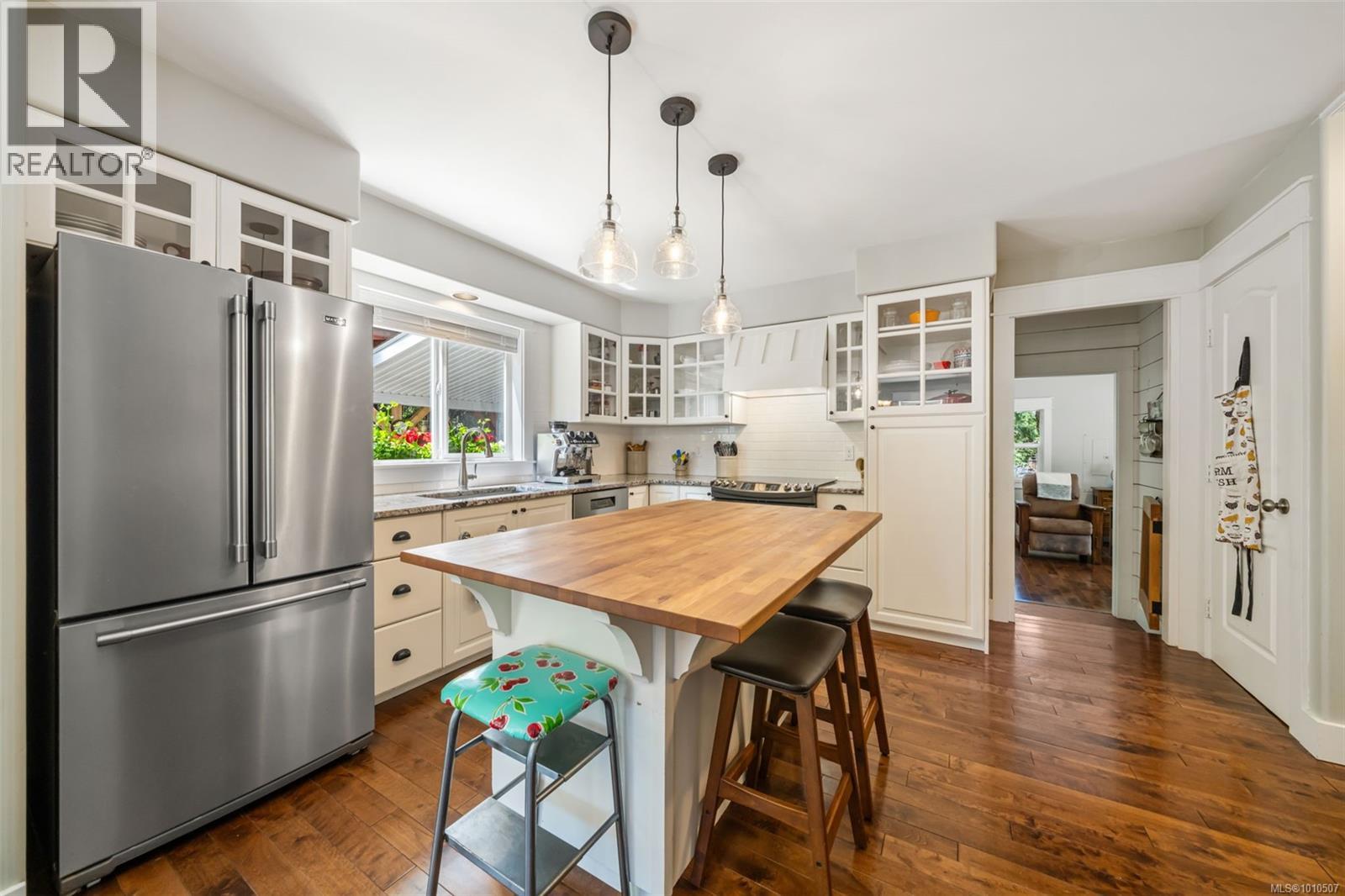 100 Comiaken Ave, Lake Cowichan