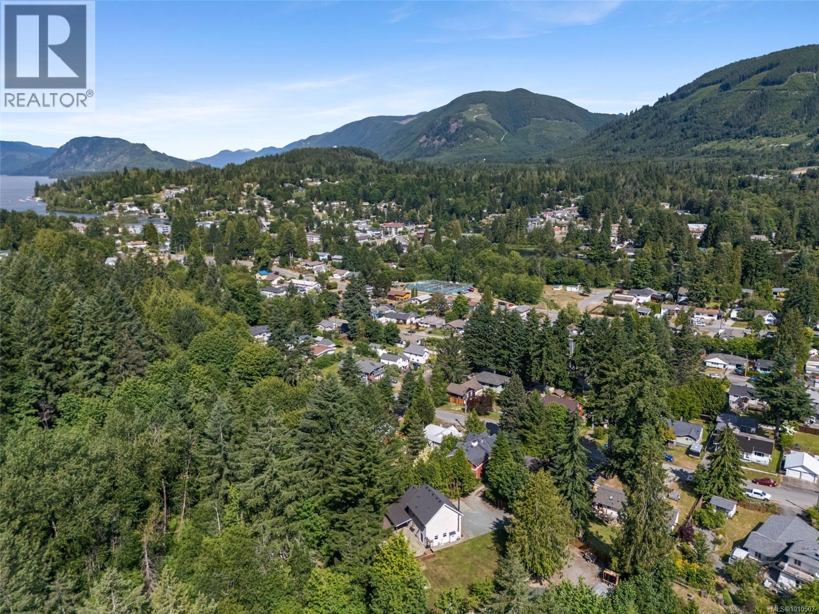 100 Comiaken Ave, Lake Cowichan