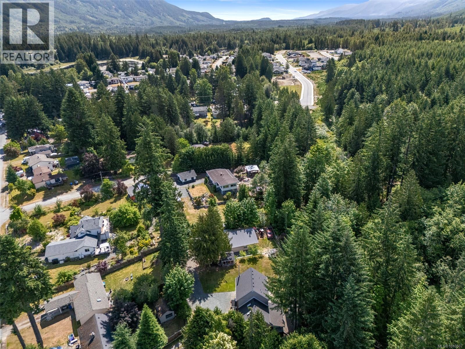 100 Comiaken Ave, Lake Cowichan
