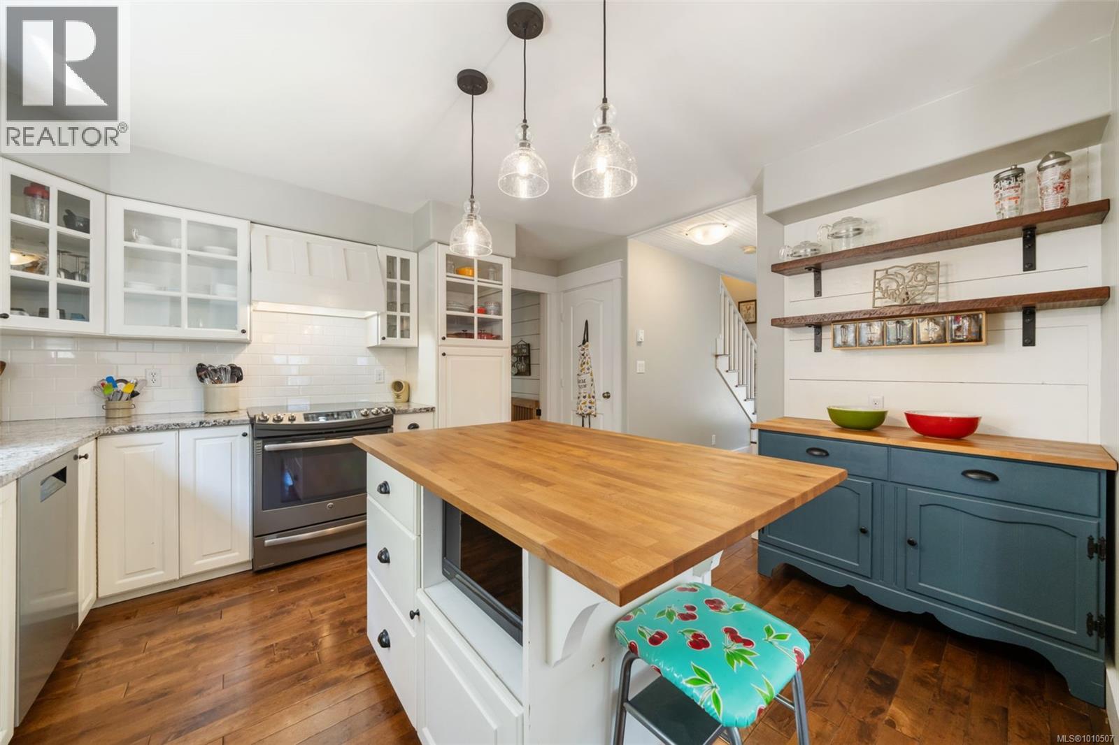 100 Comiaken Ave, Lake Cowichan