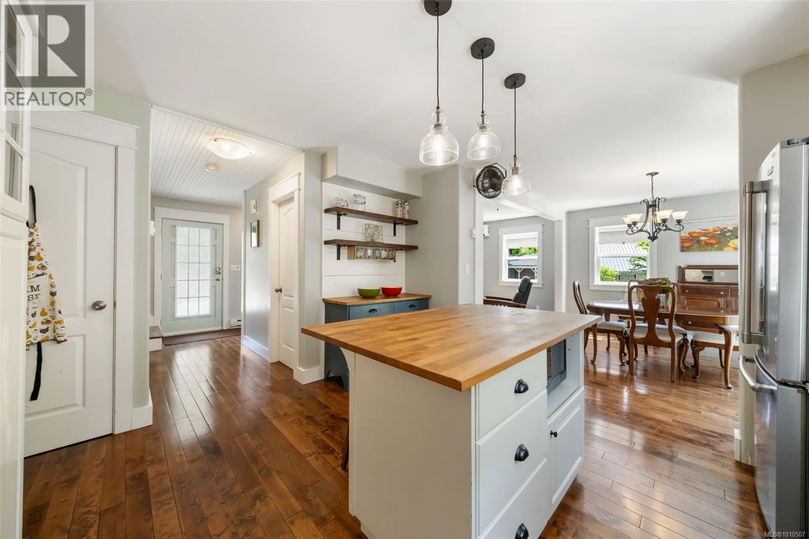 100 Comiaken Ave, Lake Cowichan