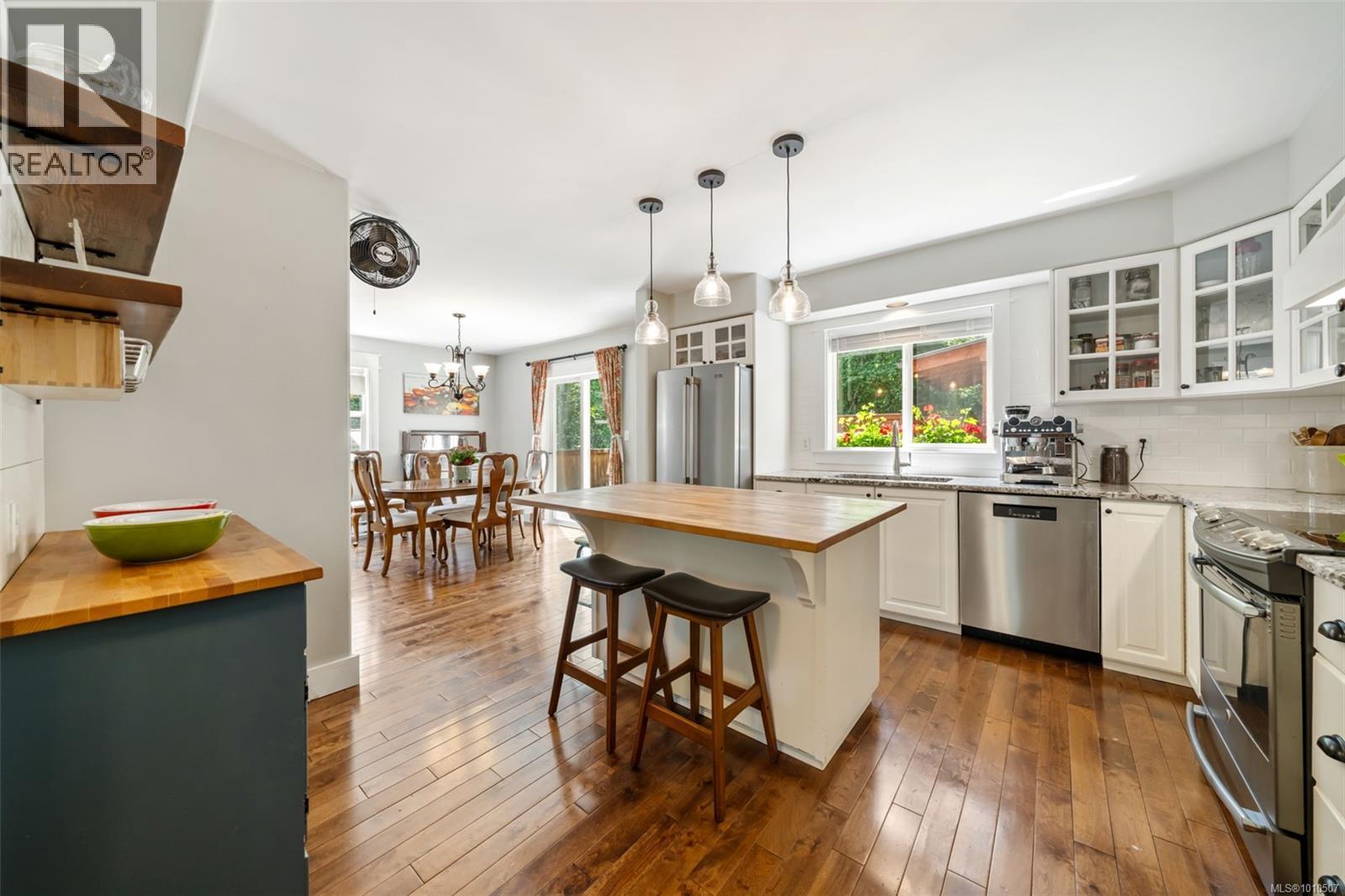 100 Comiaken Ave, Lake Cowichan