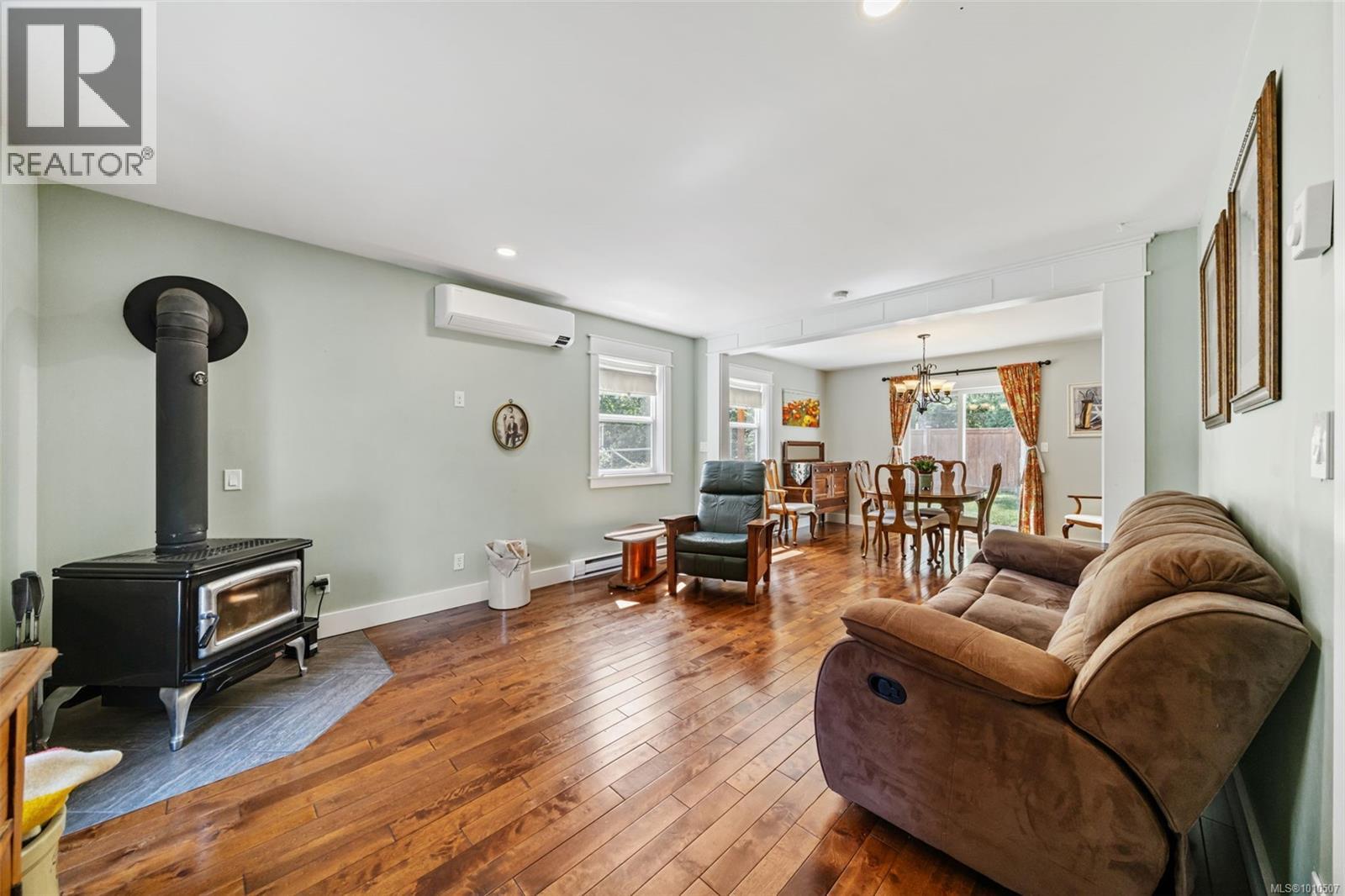 100 Comiaken Ave, Lake Cowichan