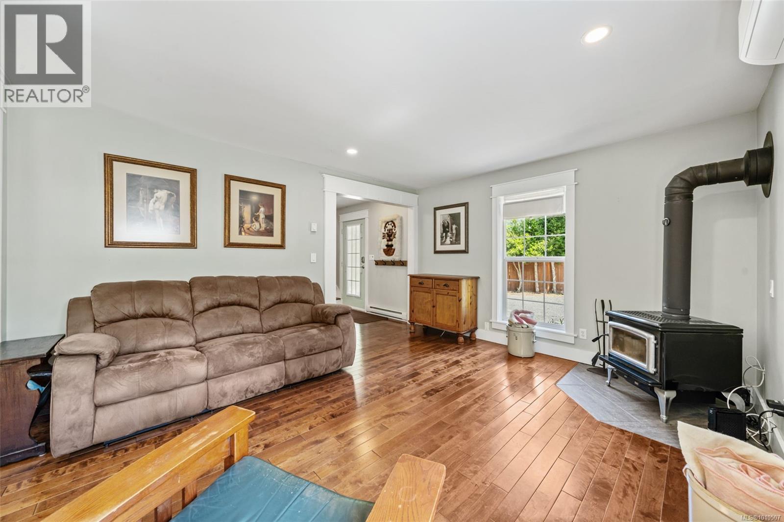 100 Comiaken Ave, Lake Cowichan