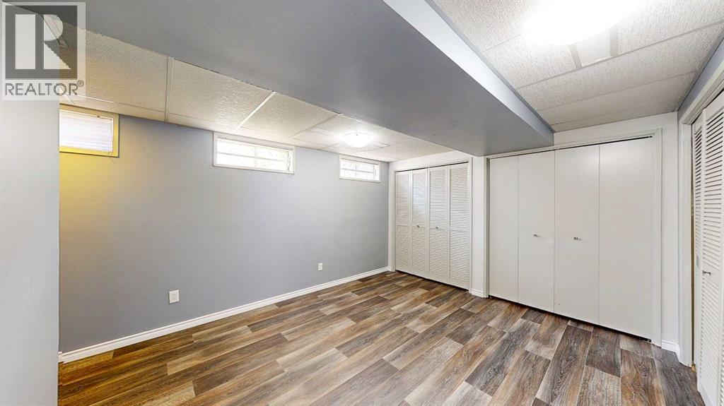 Single Family House 4 Level for Sale in  Begonia Court SE Connaught Medicine Hat 