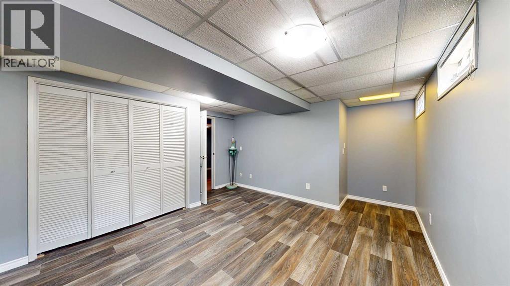 Single Family House 4 Level for Sale in  Begonia Court SE Connaught Medicine Hat 