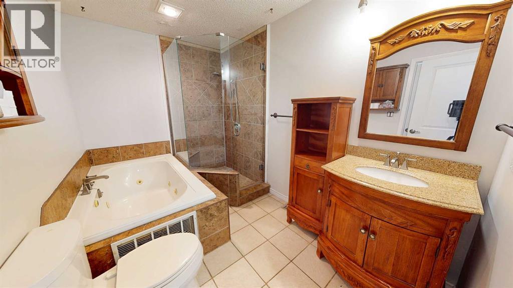 Single Family House 4 Level for Sale in  Begonia Court SE Connaught Medicine Hat 