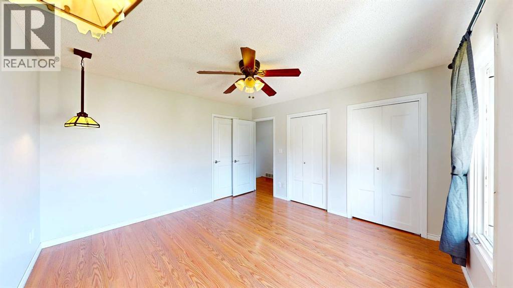 Single Family House 4 Level for Sale in  Begonia Court SE Connaught Medicine Hat 
